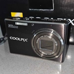 Nikon Coolpix s710